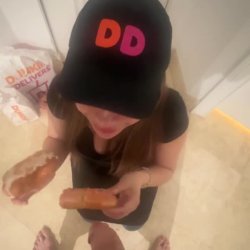 Dunkin donuts worker gets a tip